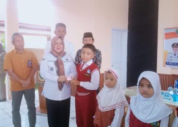 Bagikan KTP Dan KIA, Wabup Muara Enim Rakor Dengan Kades Se-kecamatan Gelumbang