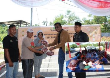 Eratkan Silaturahmi,Kejari Muara Enim Berbagi Daging Kurban 
