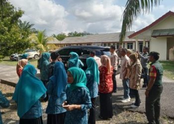 Babinsa Koramil 404-04/Gunung Megang Hadiri dan Monitoring Kunjungan Kerja Ketua TP PKK Kabupaten Muara Enim di Kecamatan Benakat