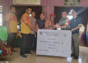 Babinsa Koramil 404-04/Gumeg Monitoring Penyaluran BLT-DD di Desa Tanjung Muning