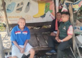 Babinsa Koramil 04/GM Laksanakan Komsos dengan Tokoh Masyarakat di Desa Jemenang