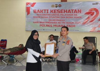 Sambut HUT Bhayangkara Ke-79 Polres Muara Enim Gelar Bakti Kesehatan 