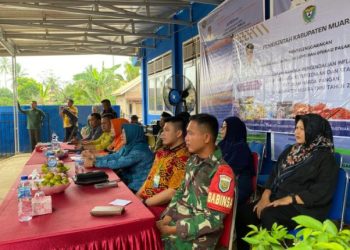 Babinsa dan Danramil 404-04/Gumeg Monitoring Kegiatan Gerakan Pangan Murah (GPM) dan Operasi Pasar Murah (OPM) di Desa Suban Jeriji