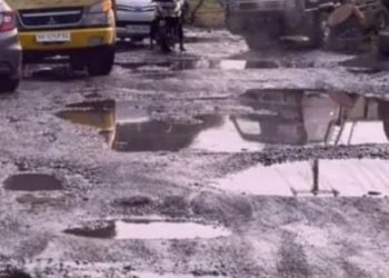 Jalan Lintas Sumatera Kawasan Pulau Panggung Lawang Kidul Muara Enim Alami Kerusakan Parah