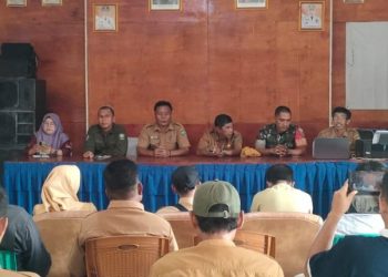 Babinsa Koramil 404-04/Gumeg Monitoring Musyawarah Desa Ketahanan Pangan Tahun 2025 di Desa Baturaja