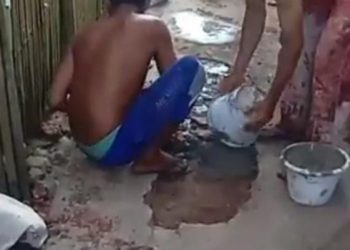 Jalan Setapak Rusak Tanpa Bantuan DD, Warga Dusun I Desa Sungai Rotan Muara Enim Lakukan Renovasi Secara Mandiri