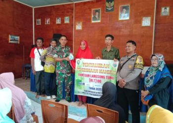 Babinsa Koramil 404-04/GM Monitoring Pembagian BLT DD di Desa Baturaja