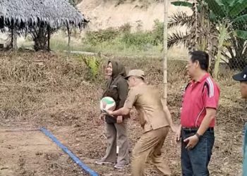 Servis Perdana Tandai Pembukaan Turnamen Bola Voli di Desa Ulak Bandung Tingkat Kecamatan