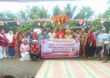 Tim Karnaval Desa Ulak Bandung Dengan Adat Istiadat Lokal Memeriahkan HUT RI ke-80 Tingkat Kecamatan