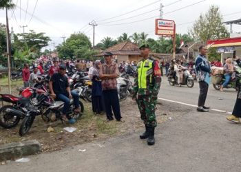 Babinsa Koramil 404-04/GM Amankan dan Monitoring Lomba Karnaval Tingkat Kecamatan Gunung Megang