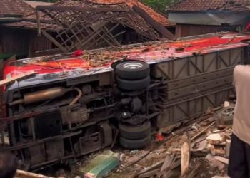 Bus Sinar Dempo Jurusan Pagar Alam-Jakarta Masuk Jurang di Gunung Megang Muara Enim 