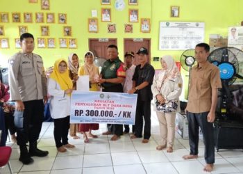 Babinsa Koramil 404-04/GM Monitoring Penyaluran BLT-DD Tahap 3 dan Titik Nol Jalan Setapak di Desa Kuripan Selatan