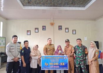 Babinsa Koramil 404-04/GM Monitoring Penyaluran BLT-DD Tahap 3 Tahun 2025 di Desa Kuripan Induk