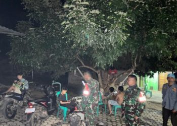 Ciptakan Rasa Aman Babinsa Koramil 404-04/GM Gelar Patroli Bersama di Desa Binaan