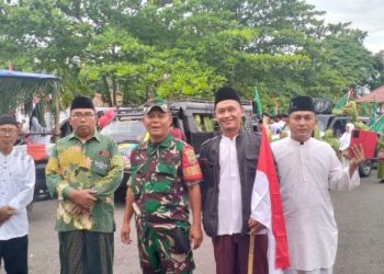 Babinsa Koramil 404-04/Gunung Megang Kawal dan Amankan Apel Akbar & Kirab Santri se-Kecamatan Gunung Megang