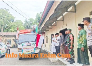 Camat Gunung Megang Muara Enim Lepas Pawai Para Santri Se-Kecamatan Gunung Megang 