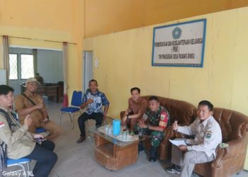 Babinsa Koramil 404-04/GM Laksanakan Komsos Dengan Perangkat Desa Padang Bindu