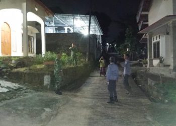 Ciptakan Keamanan Babinsa Koramil 404-04/Gunung Megang Gelar Patroli Bersama di Wilayah Benakat