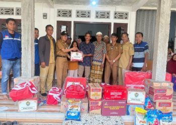 Korban Kebakaran di Desa Banu Ayu Muara Enim Terima Bantuan 