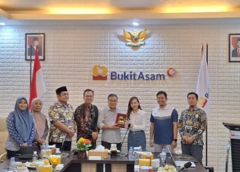 PTBA Raih Predikat Badan Publik Informatif 2025