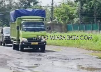 Kondisi Darurat, Jalan Raya Nasional Depan Kawasan SPBU Lembak Rusak Makin Parah