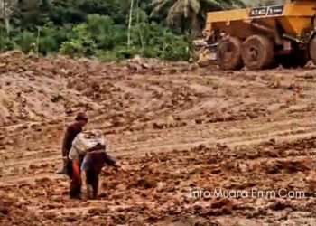 Warga Tuntut Perusahaan Perbaiki Jalan Rusak di Kawasan SP 8 Tanjung Menang