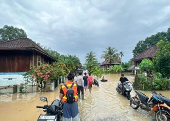 Curah Hujan Tinggi, Jalan Desa Gunung Megang Dalam Dilanda Banjir