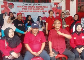 DPC PDIP Muara Enim Gelar Jumat Berkah, Makan Siang Gratis Bersama Masyarakat