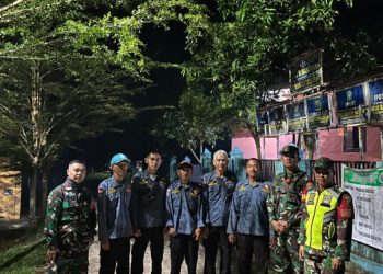 Ciptakan Rasa Aman di Desa Gemawang Koramil 404-04/Gunung Megang laksanakan Patroli Bersama
