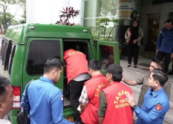 Tersangka Kasus Korupsi Kur Mikro Bank Plat Merah Cabang Semendo Muara Enim Diserahkan 
