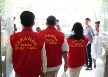 Kejati SUMSEL Serahkan 6 Orang Tersangka Dalam Perkara Dugaan Korupsi Kredit di Bank Plat Merah