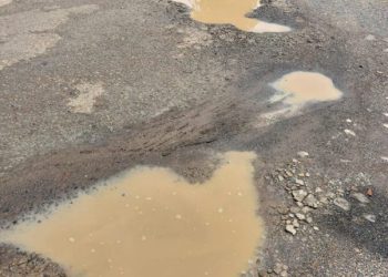 Ancam Nyawa Warga, Dinas Terkait Diminta Lakukan Langkah Kongkret Perbaiki Jalan Berlubang di Jantung Kota Muara Enim 