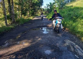 Warga Semende Muara Enim Menjerit, Aktivitas Terganggu Akibat Jalan Rusak 