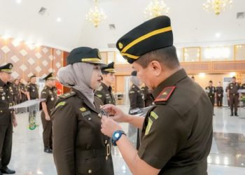 Dr. Vanny Yulia Eka Sari, S.H., M.H. sebagai Kepala Bagian Tata Usaha DiPelantikan dan Pengambilan Sumpah Jabatan Pejabat Kejati Sumsel