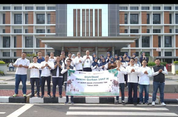 Tebar Kebahagiaan Idul Adha, PTBA Salurkan 300 Hewan Kurban di Berbagai Wilayah Operasional