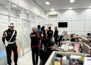 Kantor PT R6B Cabang Palembang & Sungai Rotan Muara Enim Digeledah Tim Penyidik 