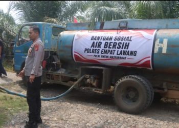 Kepedulian di Tengah Kemarau, Kapolres Empat Lawang Salurkan Air Bersih untuk Masyarakat