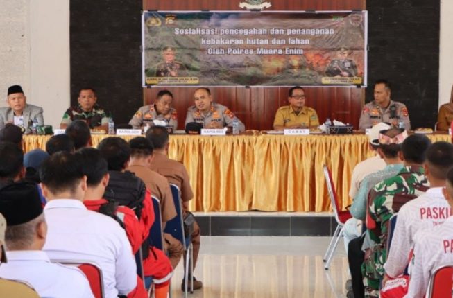 Sambangi Sungai Rotan Kapolres Muara Enim Ajak Semua Pihak Bersatu Lawan Karhutla