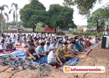 Memohon Hujan Turun, Kades Karang Agung Lubai Ulu & Warganya Gelar Solat Istisqo di Halaman Rumah Adat 