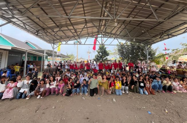 MAHASISWA KKN UNIVERSITAS SERASAN KELOMPOK 1 BERSAMA PEMERINTAH DESA LINGGA MERIAHKAN LOMBA HUT RI KE-81