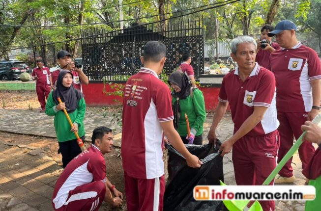 Polri Bersama Pemkab & Masyarakat Gotong Royong Jaga Kebersihan Lingkungan Muara Enim
