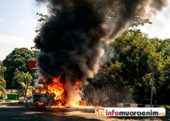 Sebuah Mobil Terbakar di SPBU Kepur Muara Enim Warga Antri BBM Sempat Kocar -Kacir