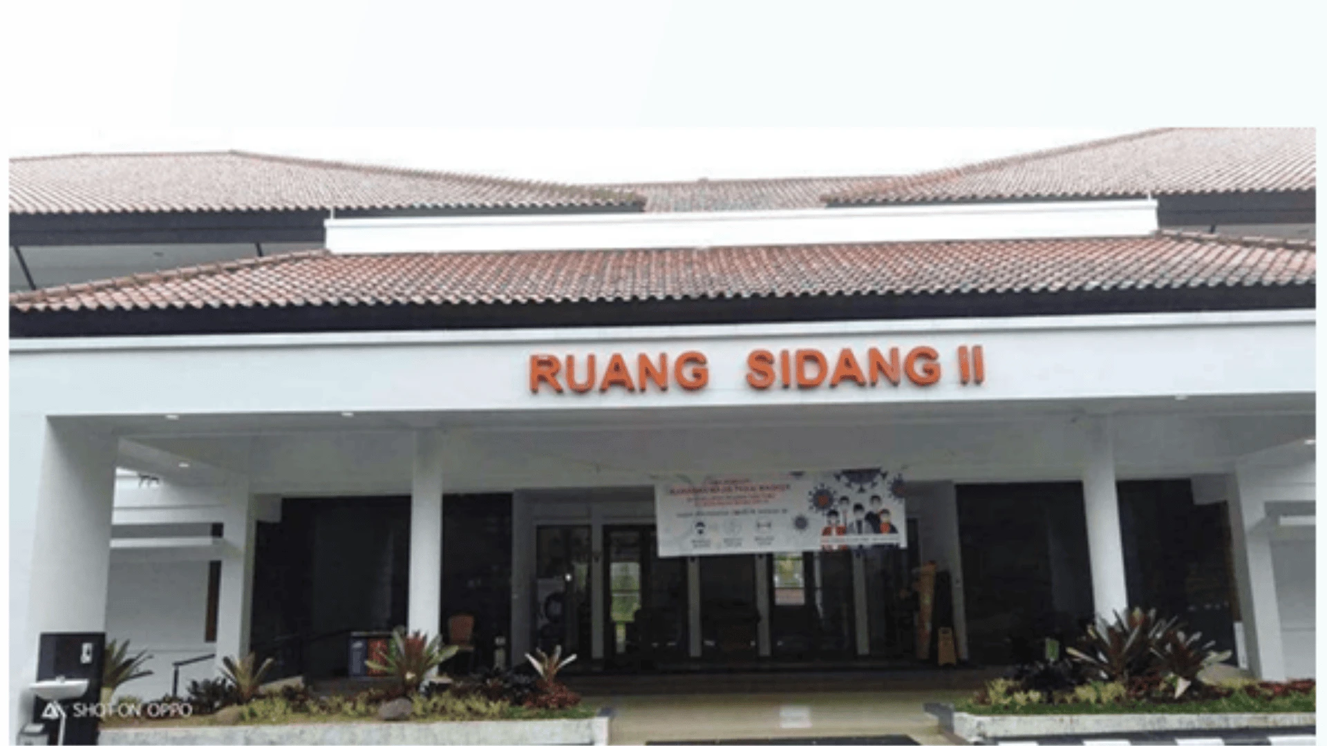 pengecetan ruang sidang DPR RI