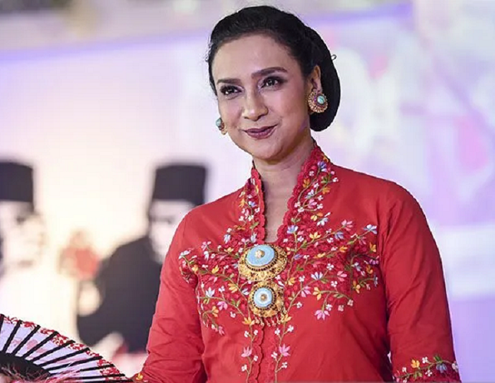 Ajak Perempuan Berkebaya