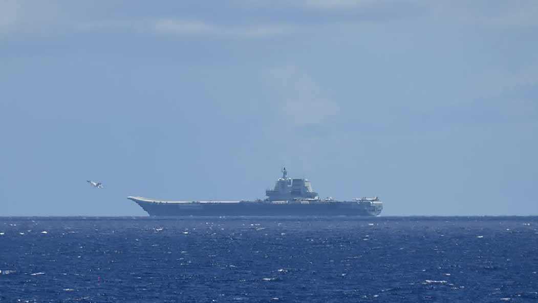 Kapal Induk Tiongkok Melintas Dekat Filipina
