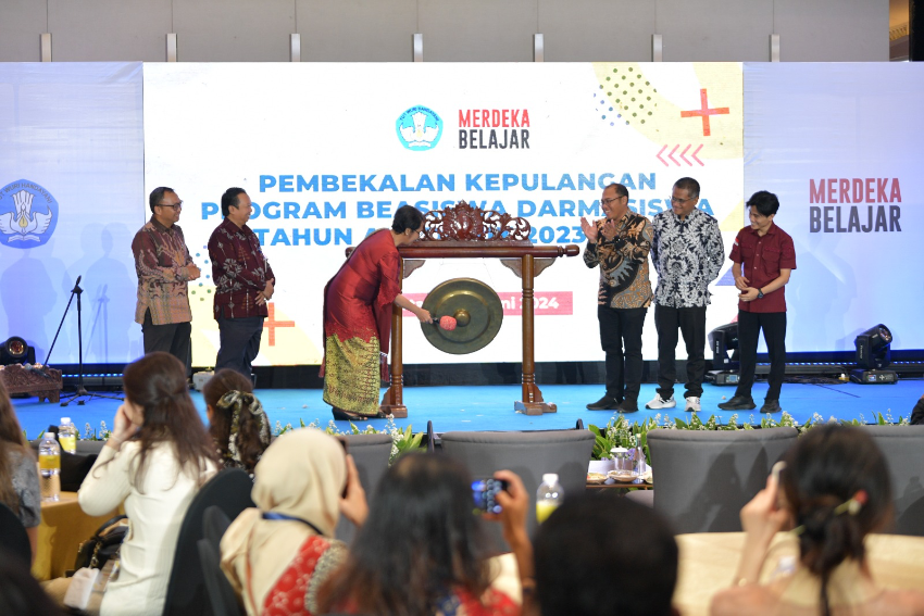 Kemendikbudristek Lepas 281 Mahasiswa Internasional Program Darmasiswa RI 2023/2024