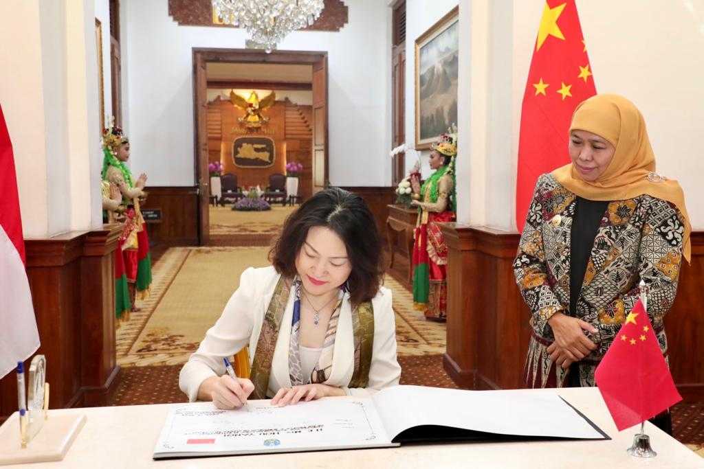 Khofifah Meminta Tiongkok Memberi Pelatihan Program Pengentasan Kemiskinan untuk PNS