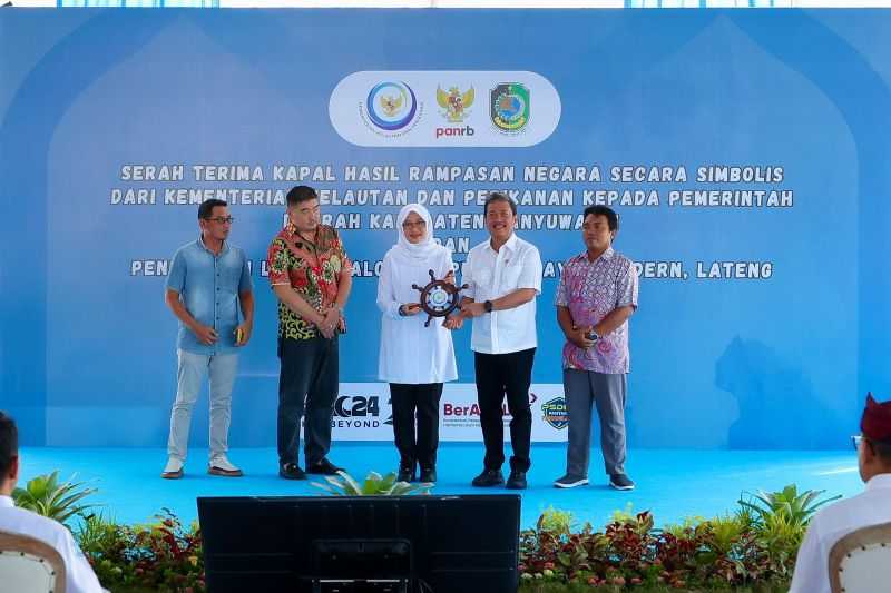 KKP Serahkan Kapal Ikan Rampasan ke KUB Nelayan Banyuwangi