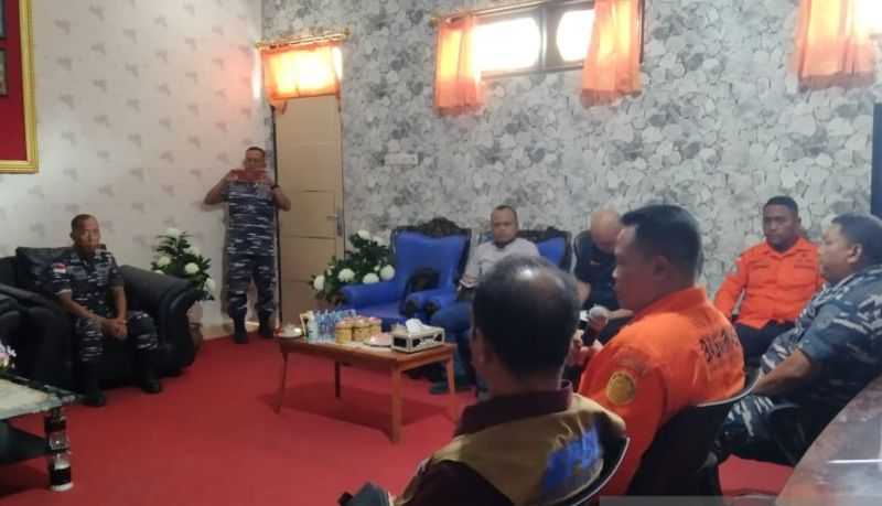Operasi Pencarian 17 Korban Kapal Terbakar di NTT Diperpanjang