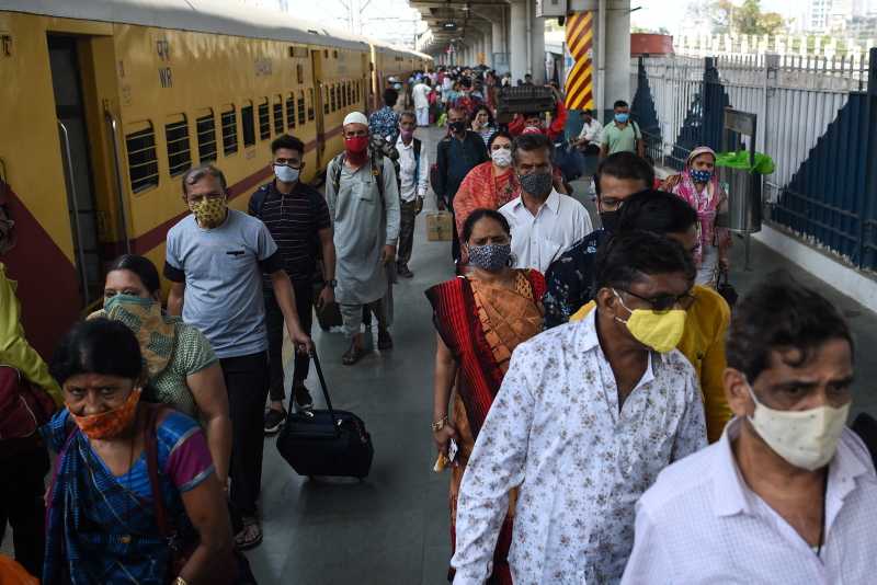 Penularan Turun, Bukan Pertanda “Herd Immunity”
